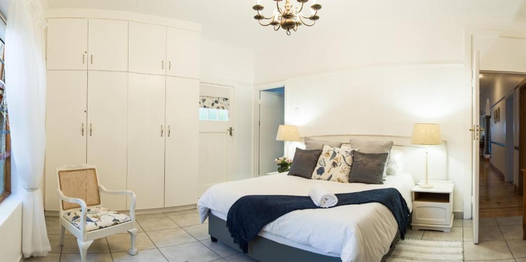 Guest room interior at Guest House Ascot Place, photo 1